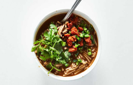 Sopa de Fideo con Caldo de Frijol